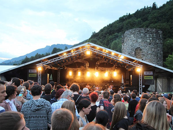 Blick auf die Bühne beim Quellrock Openair