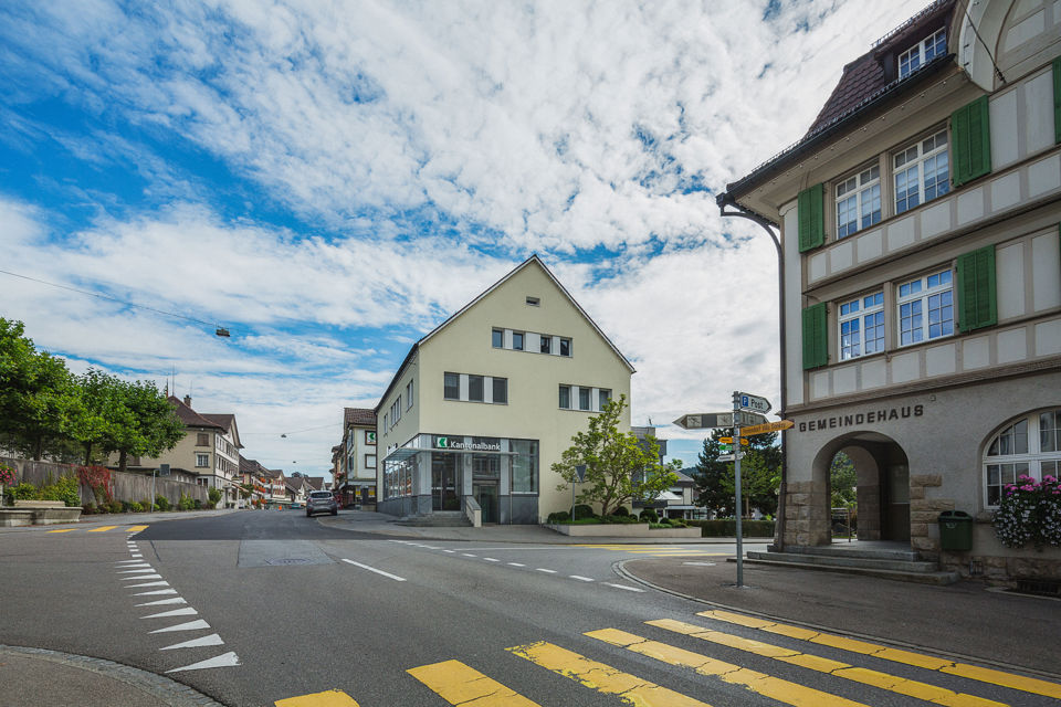 Ansicht vom Gebäude der Niederlassung der St.Galler Kantonalbank in Degersheim
