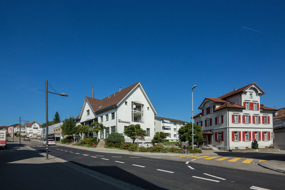 Ansicht vom Gebäude der Niederlassung der St.Galler Kantonalbank in Bazenheid
