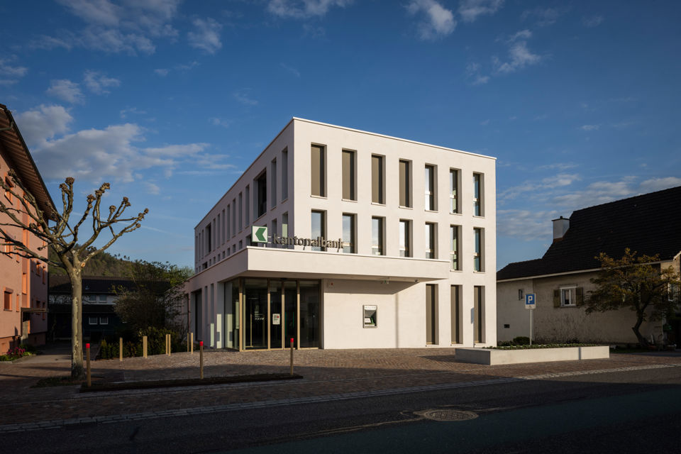 Ansicht vom Gebäude der Niederlassung der St.Galler Kantonalbank in Oberriet
